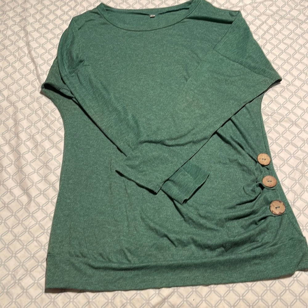 Women’s Amazon green button detail top